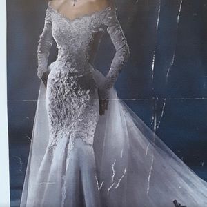{SOLD} Mermaid wedding gown with detachable 7’ train